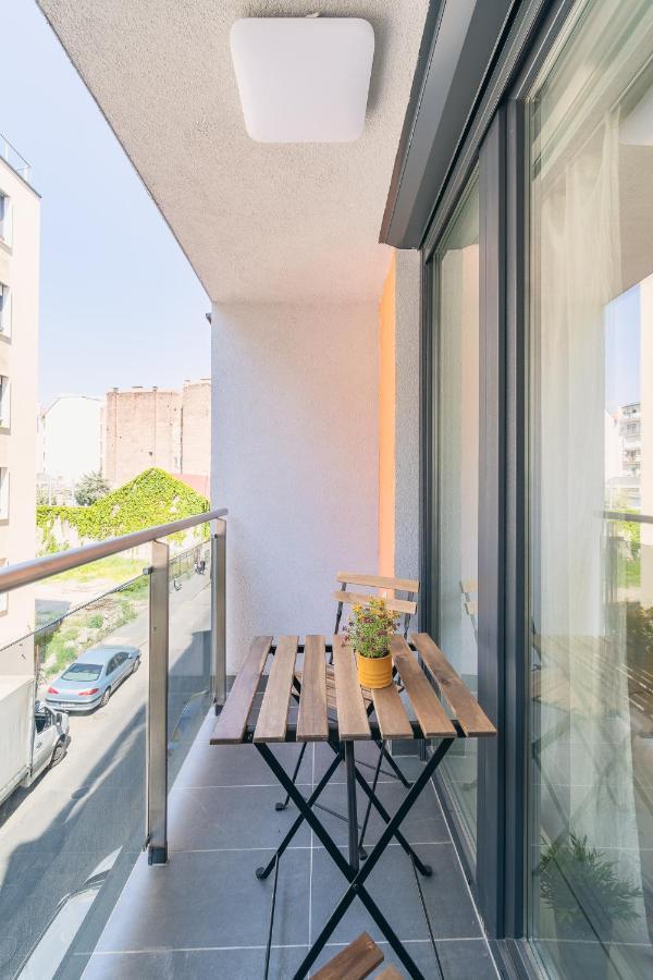 Corvin Apartment With Balcony And Ac Budapest Esterno foto