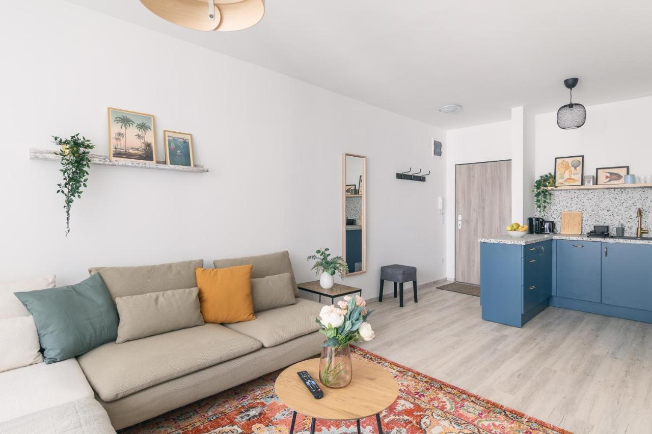 Corvin Apartment With Balcony And Ac Budapest Esterno foto