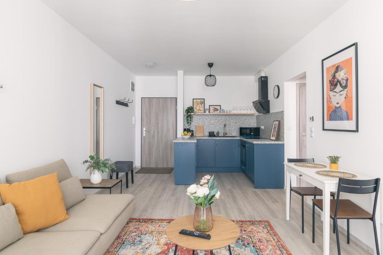 Corvin Apartment With Balcony And Ac Budapest Esterno foto