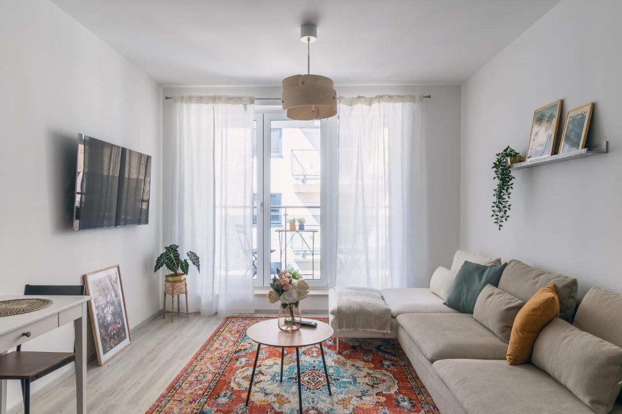 Corvin Apartment With Balcony And Ac Budapest Esterno foto