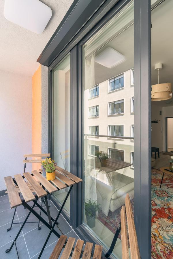 Corvin Apartment With Balcony And Ac Budapest Esterno foto