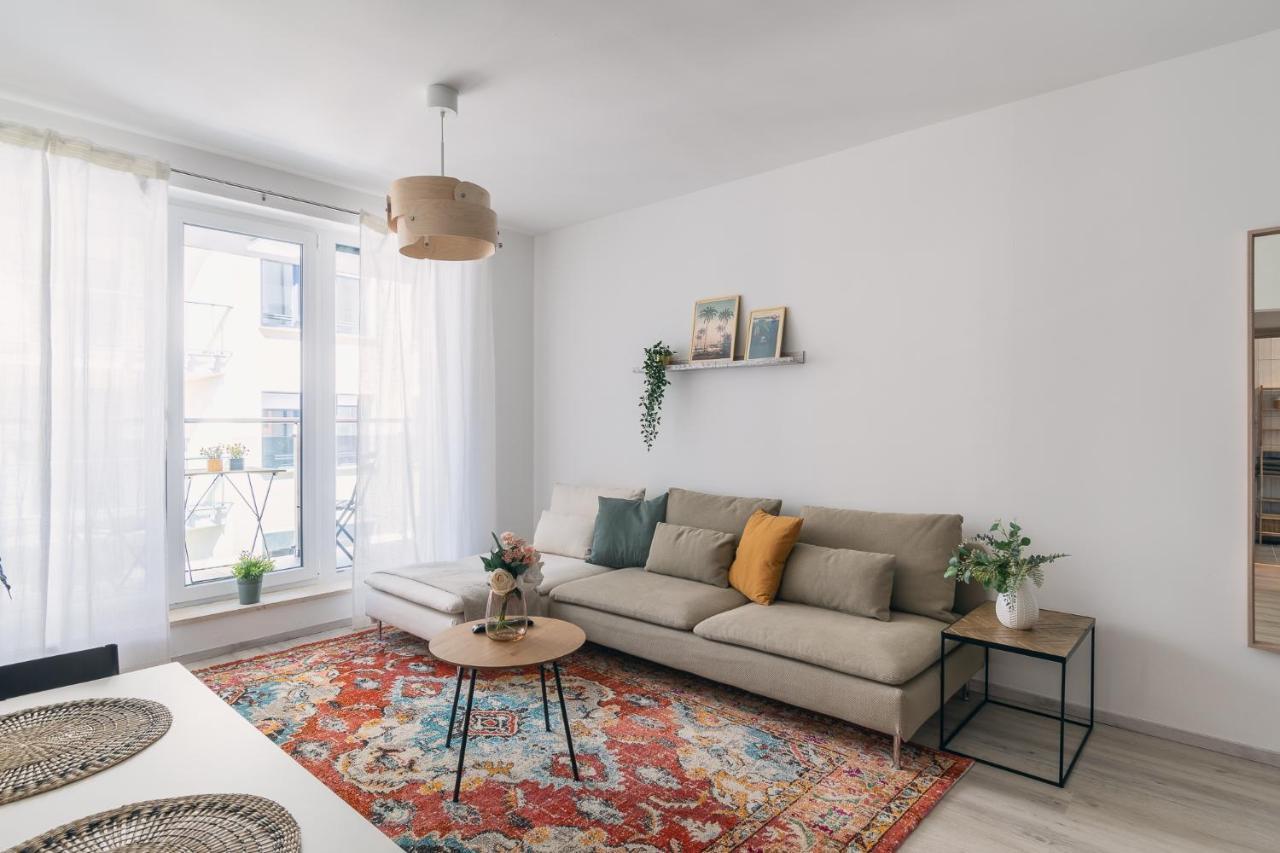Corvin Apartment With Balcony And Ac Budapest Esterno foto