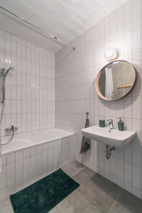 Corvin Apartment With Balcony And Ac Budapest Esterno foto