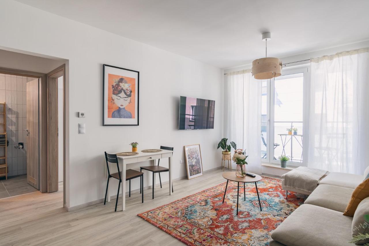 Corvin Apartment With Balcony And Ac Budapest Esterno foto