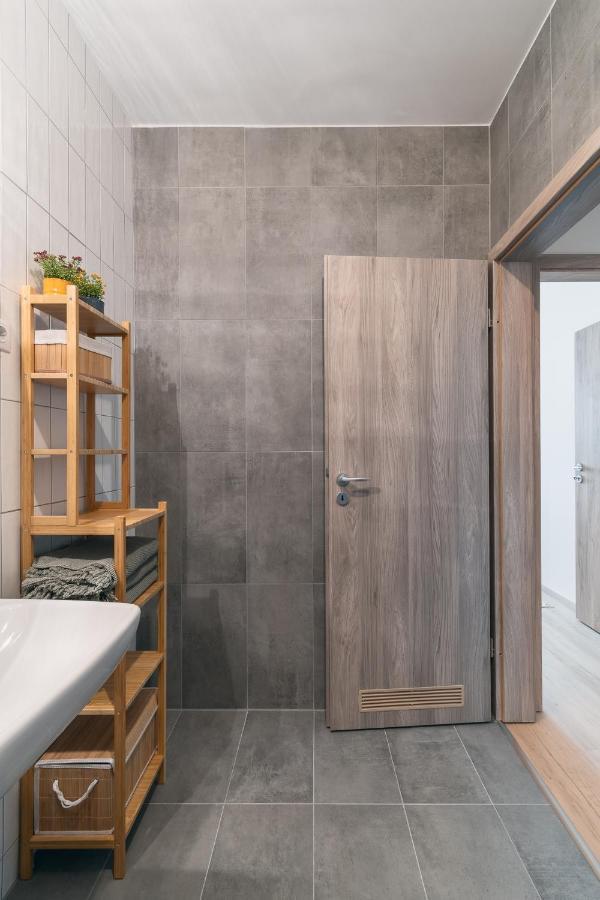 Corvin Apartment With Balcony And Ac Budapest Esterno foto