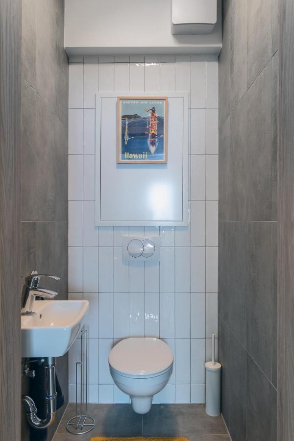 Corvin Apartment With Balcony And Ac Budapest Esterno foto