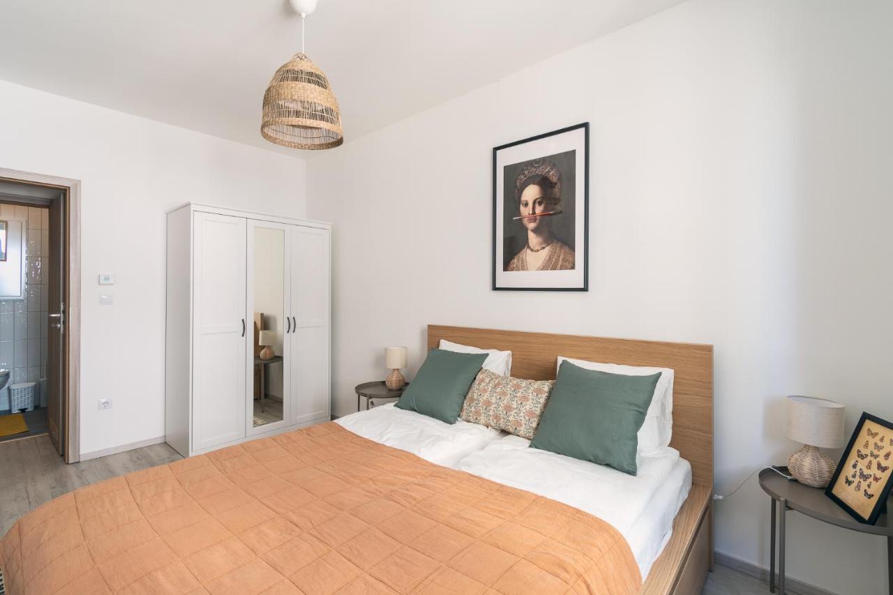 Corvin Apartment With Balcony And Ac Budapest Esterno foto