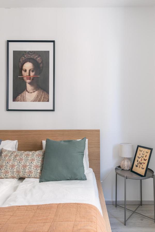 Corvin Apartment With Balcony And Ac Budapest Esterno foto