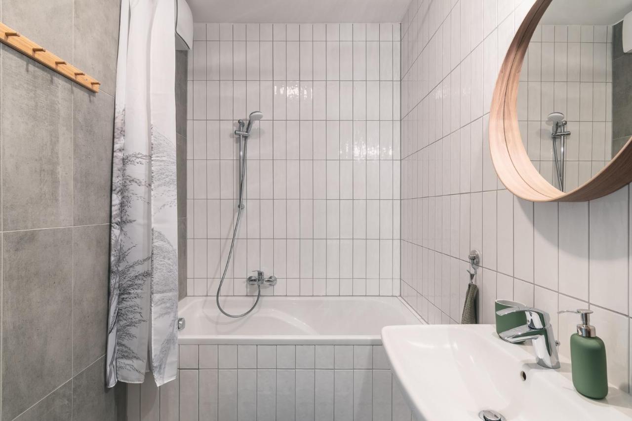 Corvin Apartment With Balcony And Ac Budapest Esterno foto