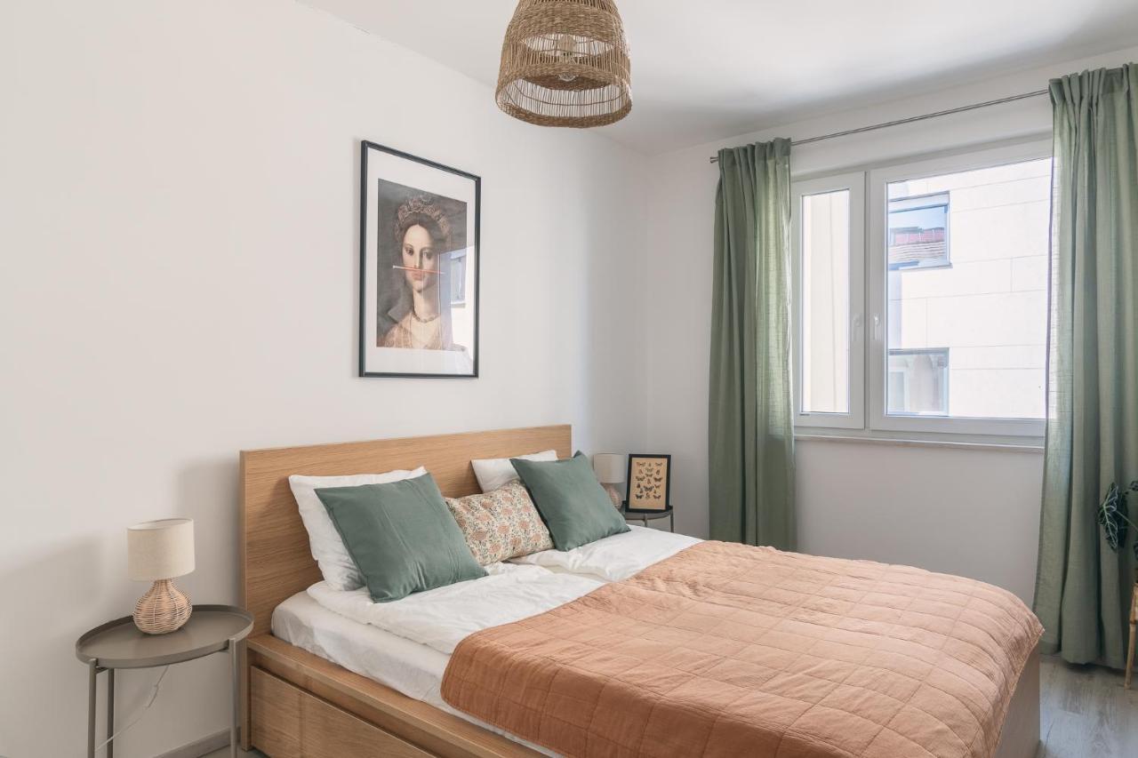 Corvin Apartment With Balcony And Ac Budapest Esterno foto