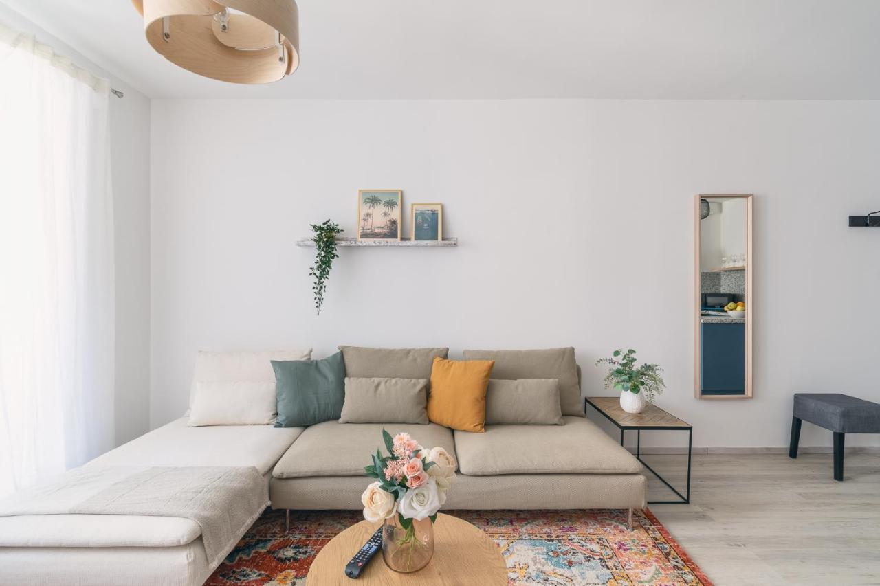 Corvin Apartment With Balcony And Ac Budapest Esterno foto